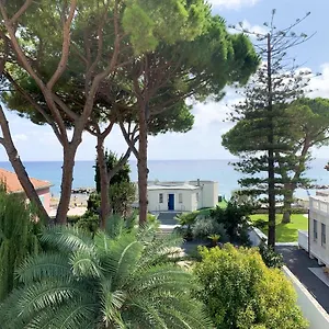 https://casa-simone-diano-marina.hotelitalianriviera.com