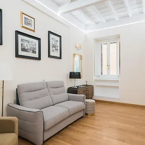 Lupa Luxury , Rome Italie